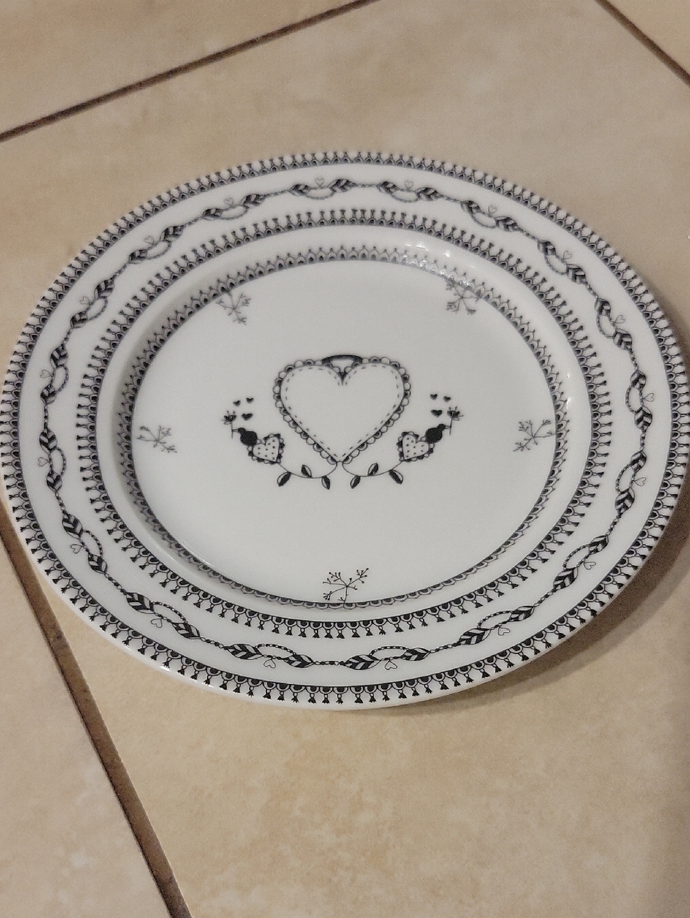 NWT Miss Blackbirdy White Heart Bread Plate 6in